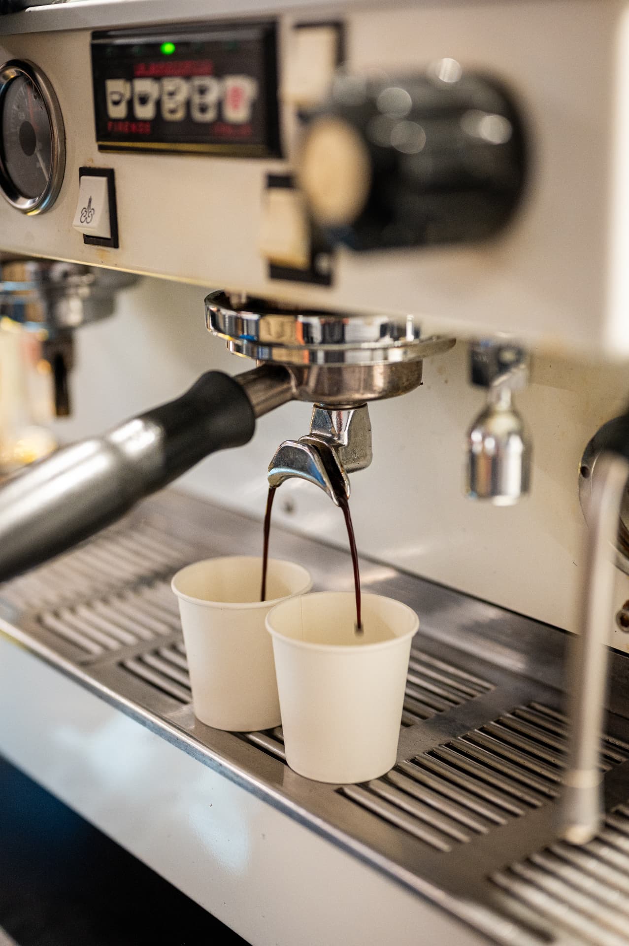 Twee verse espressoshots van RAAM Amsterdam